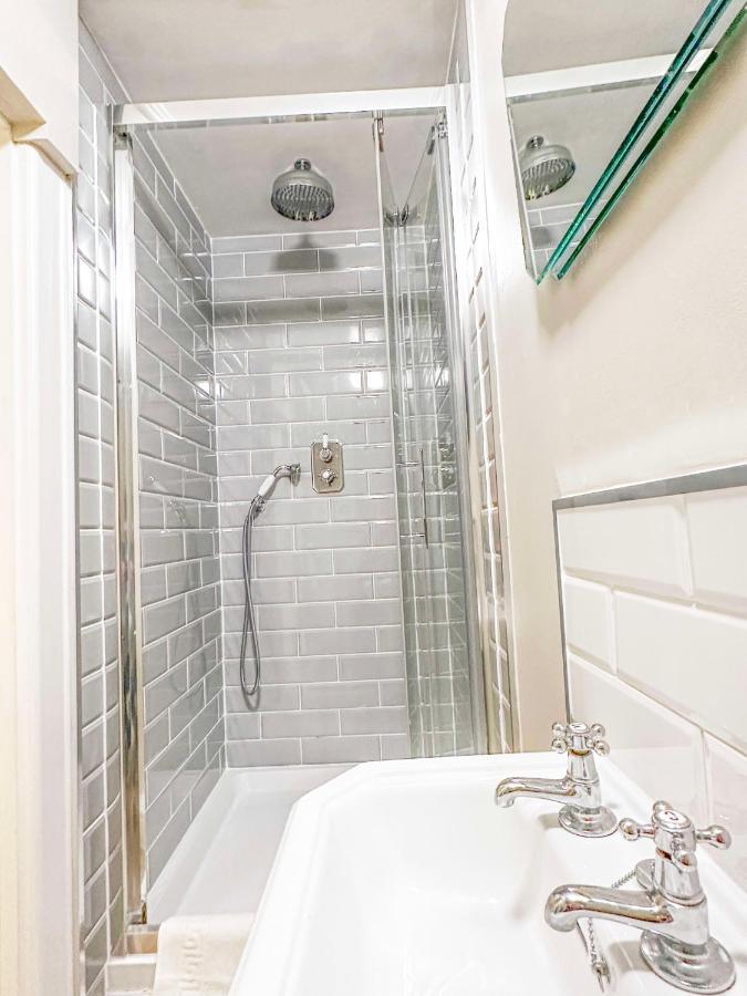 Unique 2 Bed In The Heart Of Bath With Parking 아파트 외부 사진